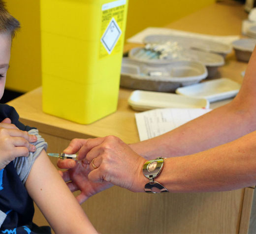 Vaccini e iscrizione a scuola. Dal Distretto Sanitario:”E’ sufficiente l’autocertificazione”