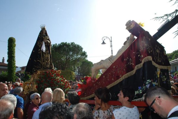 Storia del culto del Crocifisso a San Pietro al Tanagro. Il giorno della festa, la discesa e l’incontro