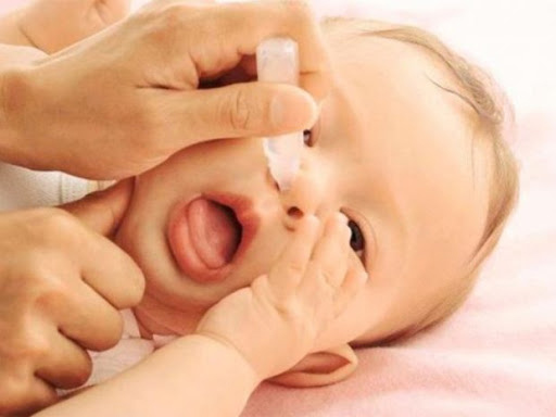 Neonati: come eseguire i lavaggi nasali