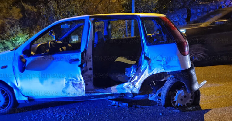 scontro tra auto salerno 17 aprile 23 FB