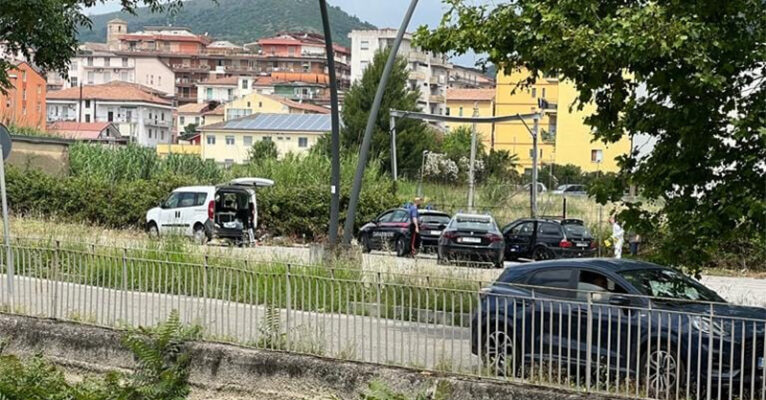 auto-crivellata-eboli-FB