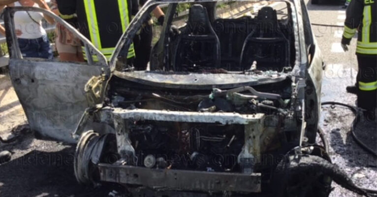 auto in fiamme San Mango Piemonte FB