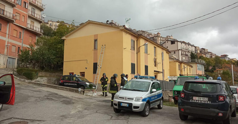 donna baricata in casa viggiano FB