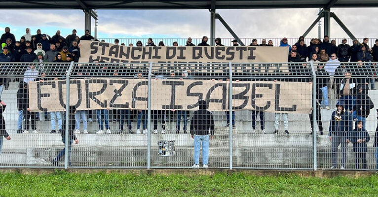 striscione-contro medici-battipaglia-FB