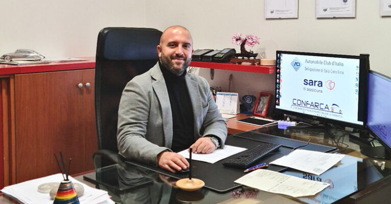 michele calandriello foto scrivania fb