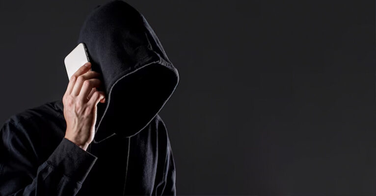 truffa telefonica fb freepik