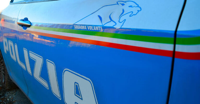 volante polizia generica FB