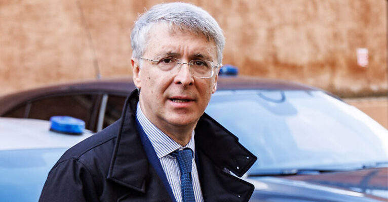 procuratore salerno raffaele cantone FB