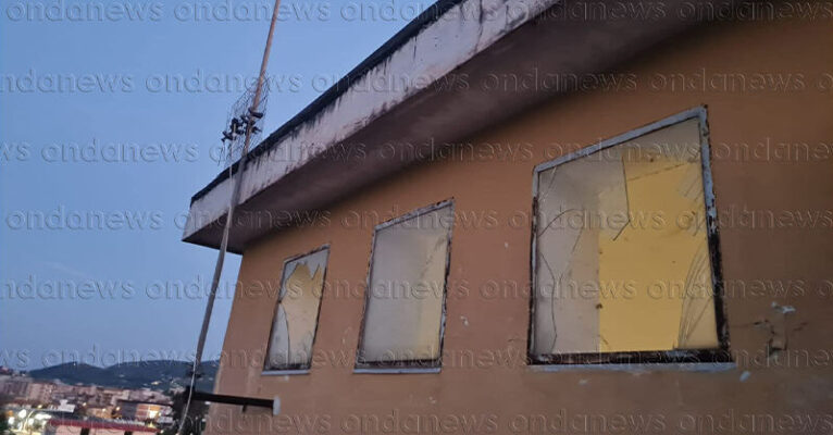 fb bomba carta palazzo eboli 18 aprile