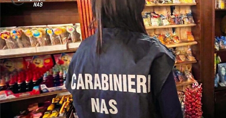 fb controlli nas negozi caramelle salerno
