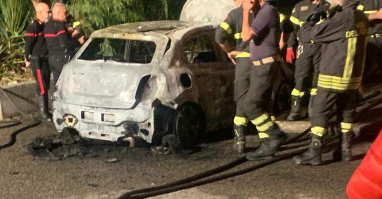 incendio auto eboli fb ok